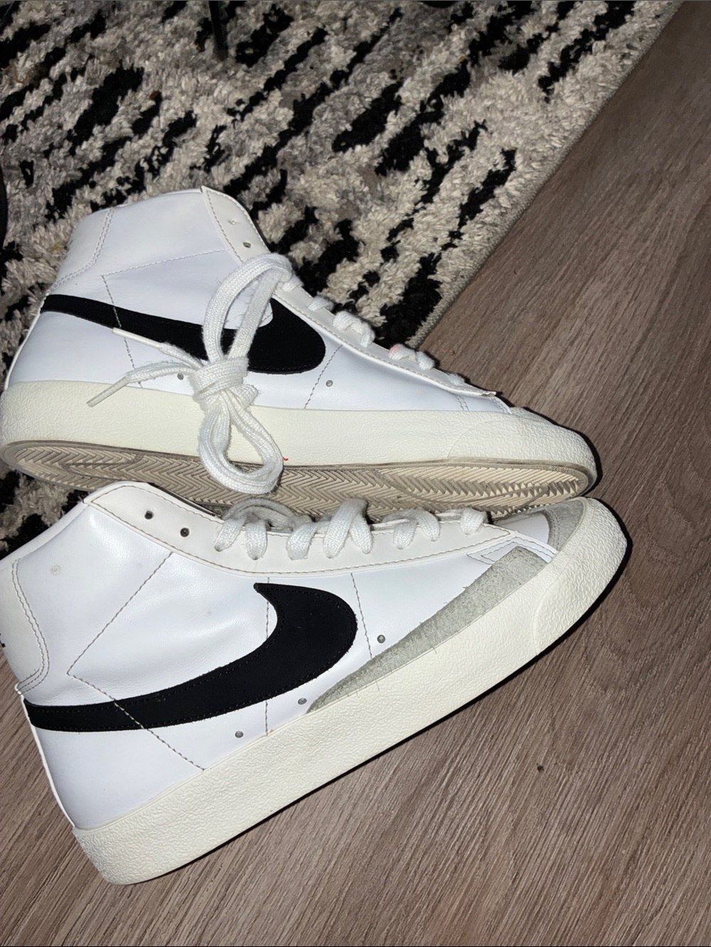 White, Nike Blazers black Check